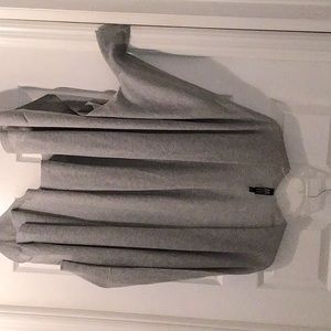 Beautiful Marla Wynne topper in an ice grey, size M. NWOT